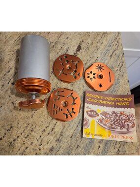 Vintage Mirro Dial-A-Cookie Aluminum Crank Cookie Press 3 Disc & Book  1960's